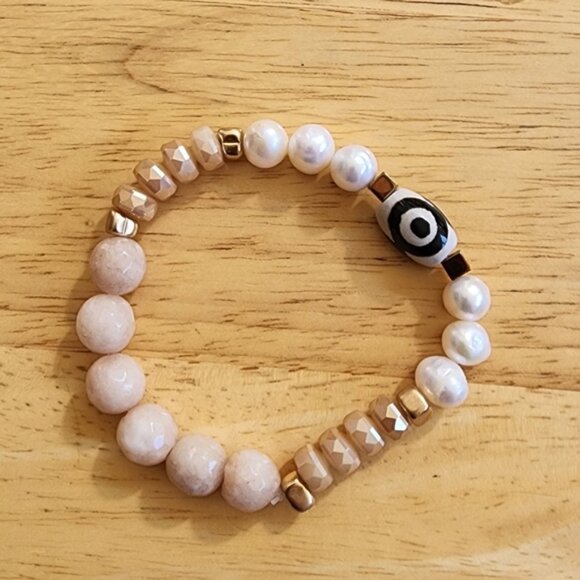 Chic Beaded Bracelet with Pearl and Gold Accents - Picture 1 of 5